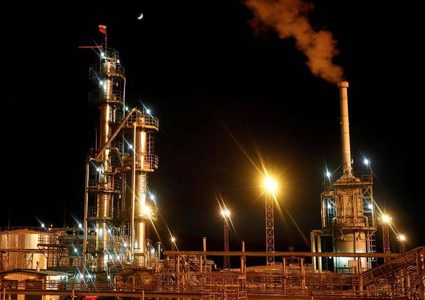 النفط يواصل "خسائره"