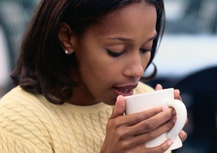 دراسة تحذر: الافراط في شرب القهوة يزيد خطر الاصابة بأمراض القلب!