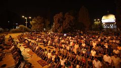 عشرات الآلاف يؤدون "التراويح" الأخيرة في رحاب الأقصى