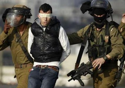 الاحتلال يعتقل 10 مواطنين من الضفة ويحولهم للتحقيق