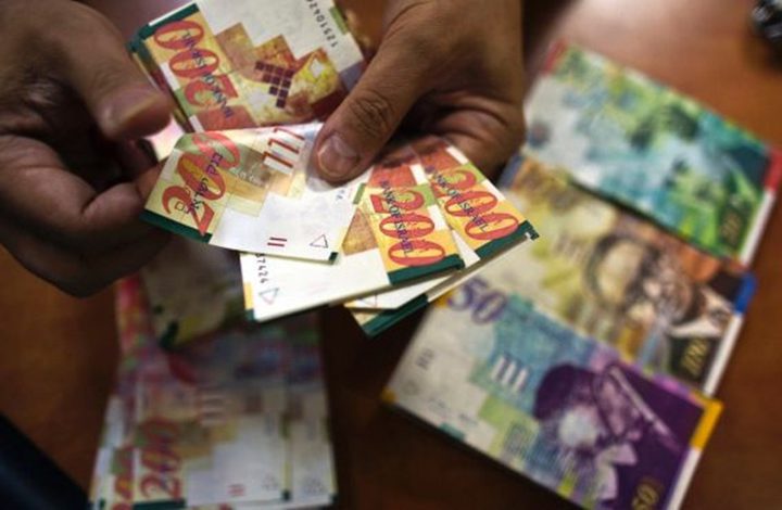قناة عبرية: إسرائيل تحول أموال المقاصة للسلطة والأخيرة ترفضها