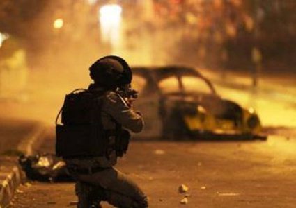 إصابة شاب بجروح طفيفة خلال مواجهات مع الاحتلال في مخيم العروب