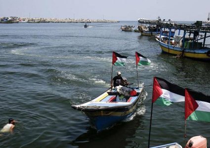 الاحتلال يقرر تقليص مساحة الصيد في بحر غزة