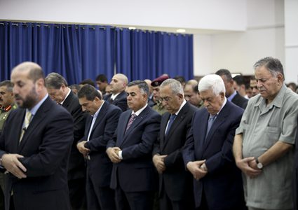 الرئيس يؤدي صلاة العيد في مسجد التشريفات بمقر الرئاسة