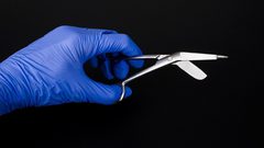 جريمة مروعة تهز مصر.. فتاة تغرز في صدر والدتها 40 طعنة!