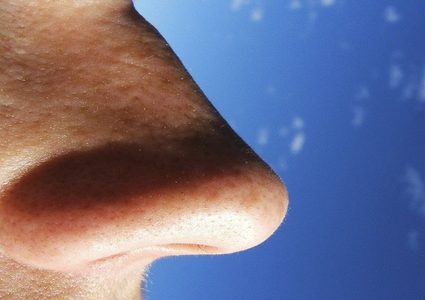 حالات مرضية يكشفها الأنف