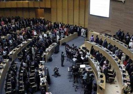 الاتحاد الإفريقي يعلّق عضوية السودان حتى نقل السلطة لحكومة مدنية