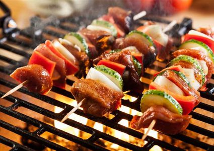 عند استخدام الشوي لطهي اللحوم اتبع هذه النصائح!