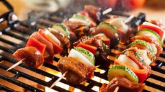 عند استخدام الشوي لطهي اللحوم اتبع هذه النصائح!