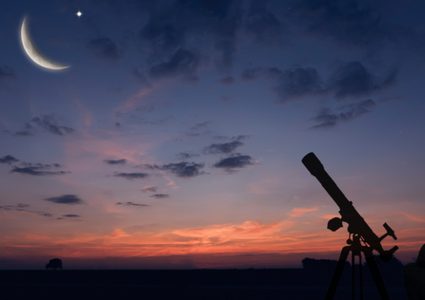 ما حقيقة دفع السعودية كفارة خطأ تحديد عيد الفطر؟