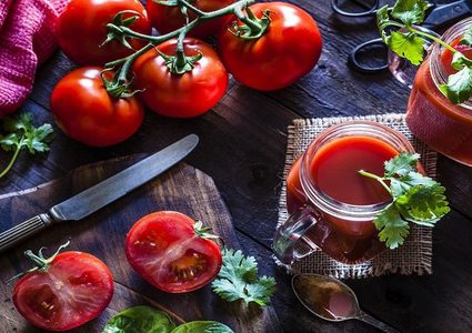 فائدة غير متوقعة لعصير الطماطم لا يعرفها الكثيرون!