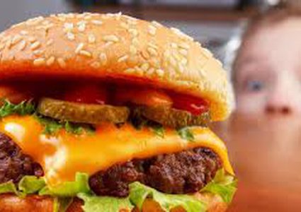 دراسة: الوجبات السريعة سبب انتشار وباء "حساسية الطعام"
