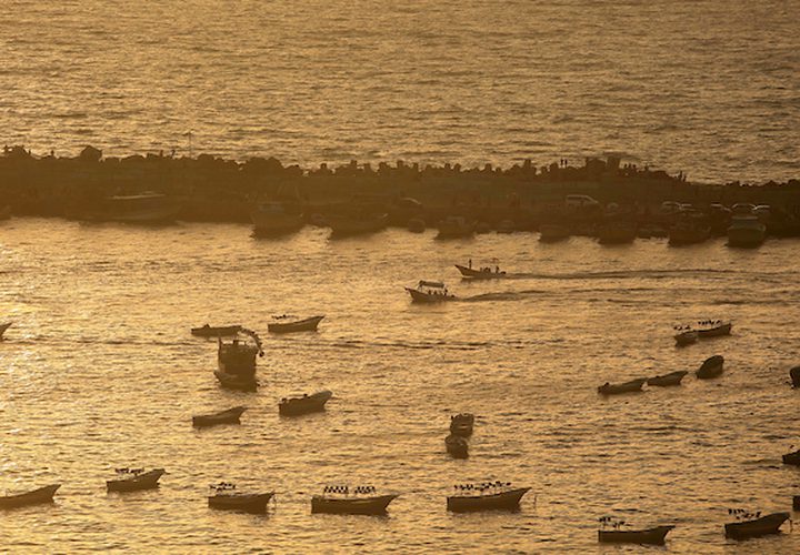 ميناء غزة ممتلئ بالمواطنين أيام العيد