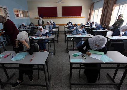 طلبة الضفة وغزة ... ارتياح في اليوم الأول لـ"لإنجاز" ورضا عام