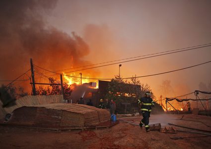 الاعلام العبري:اندلاع حريق كبير في غلاف غزة