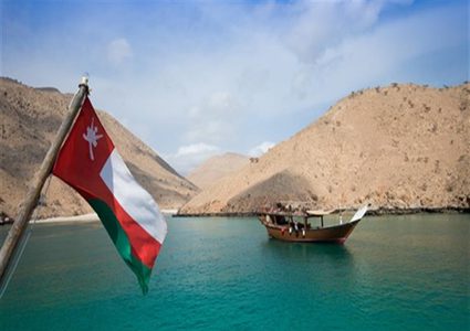 سلطنة عمان تفرض ضريبة 100% على الكحول والتبغ ولحم الخنزير