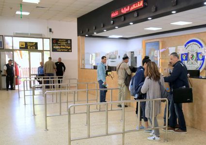 تنقل 4346 مسافر عبر معبر الكرامة