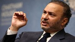 أنور قرقاش ينفى تواجده في الخرطوم