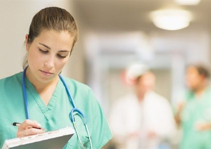 دراسة: فئة الممرضات هي الأكثر عرضة للمعاناة من مشاكل النوم