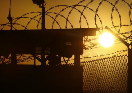 الأسرى يشتكون من قساوة موجة  الحر الشديد في سجون الاحتلال