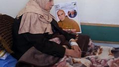 والدة الأسير حسن العويوي تخوض إضرابا  عن الطعام