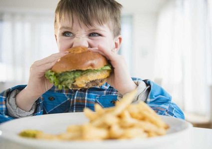 دراسة: الوجبات السريعة قد تكون سببا للحساسية الطعام لدى الاطفال