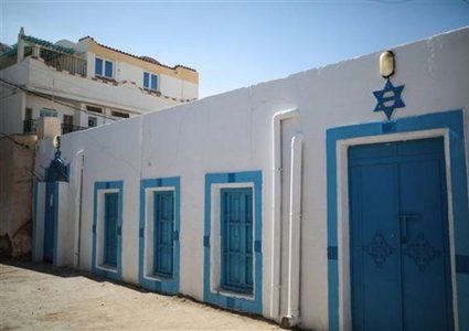 إسرائيليون يُحيون أعياداً يهودية في تونس