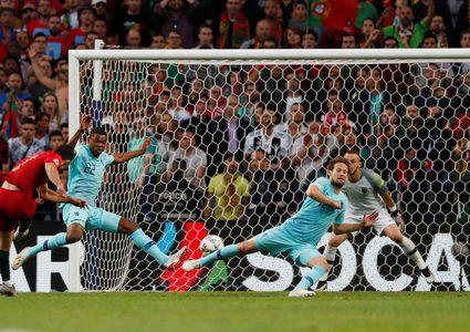 البرتغال تتوّج بأول ألقاب دوري الأمم الأوروبية