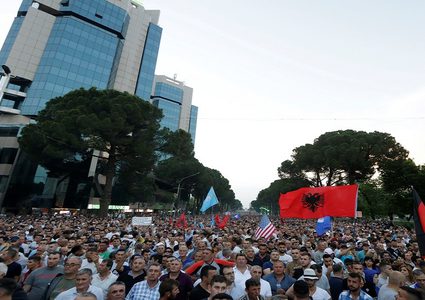 رئيس ألبانيا يلغي الانتخابات البلدية ورئيس وزرائها يصر على إجرائه