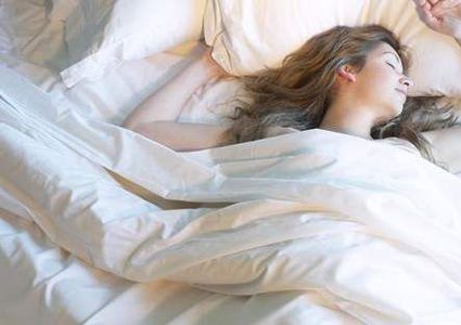 دراسة: الاستلقاء لمدة طويلة يفاقم مشكلات القلب والسمنة