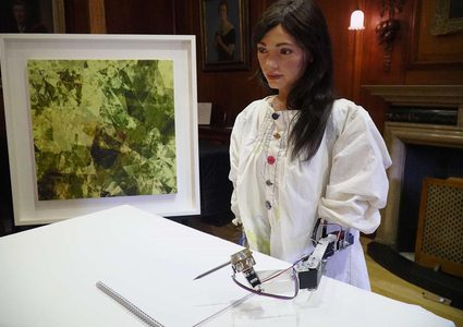 أول روبوت فنان في هيئة إنسان