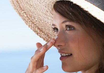 5 طرق لتجنب ظهور بقع الشمس على جلدك