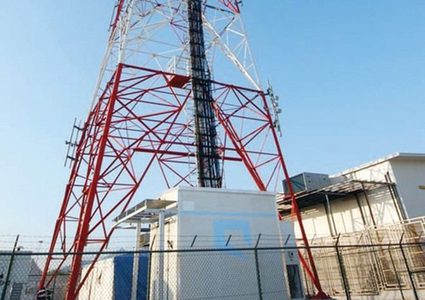 مواطنون يتصدون لمستوطنين حاولوا منع تركيب برج لشركة اتصالات