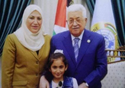 وزيرة شؤون المرأة ترد على منتقديها حول "صورة العيد"