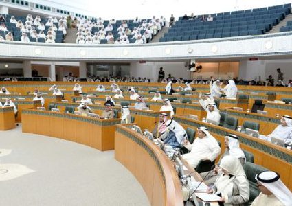 نائب كويتي يتوعد المصريين في الكويت بهذا القانون