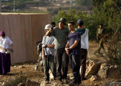 مستوطنون يحطمون قفل نبع مياه شمال نابلس