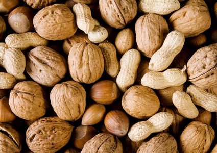 الإفراط بتناول المكسرات يحفز سرطان الكبد