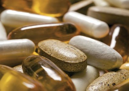 دراسة تكشف خطر المكملات الغذائية على صحة الشباب!