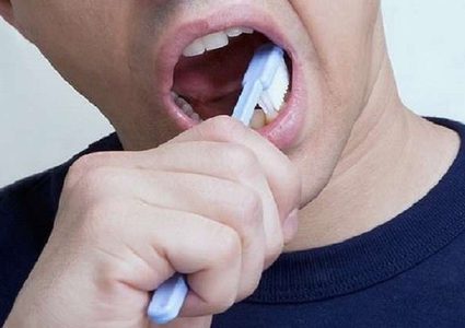 كيف ترتبط أمراض اللثة بألزهايمر؟