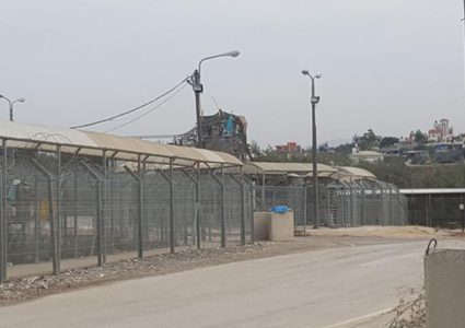 الاحتلال يعتقل شابًا بزعم محاولته إدخال قنبلة لمحكمة سالم