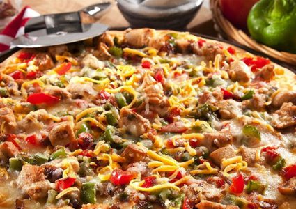 طريقة عمل بيتزا دجاج بالريحان