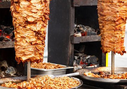 ضبط شاورما ولحوم فاسدة بمطعم شاورما في غزة