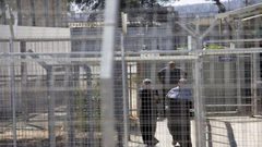 الأسيرات في سجن "الدامون" يهددن بالإضراب عن الطعام