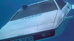 شركة تسيلا تكشف عن تصميم "السيارة الغواصة"