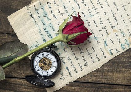 رسالة رومانسية عمرها 65 عامًا جمعت عاشقين ما قصتها؟