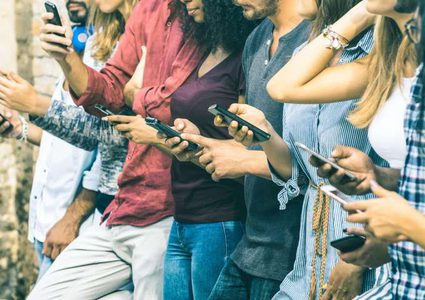 غالبية فرضيات تأثير ادمان الهواتف على الحالة النفسية "خاطئة"