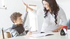 أمور يجب على الأم تقبلها في تربية الطفل