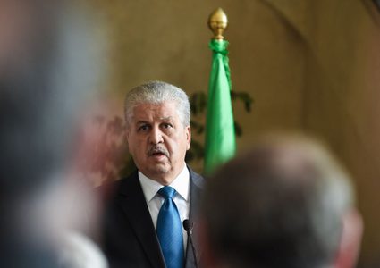 رئيس الحكومة الجزائري الأسبق يودع في السجن الاحتياطي