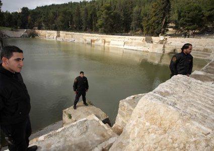 مستوطنون يقتحمون منطقة برك سليمان جنوب بيت لحم