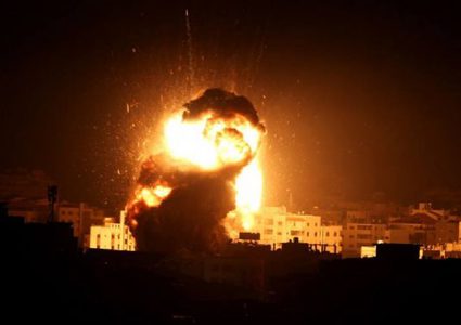 الاحتلال يشن سلسلة غارات جوية على مواقع مختلفة بقطاع غزة فجراً